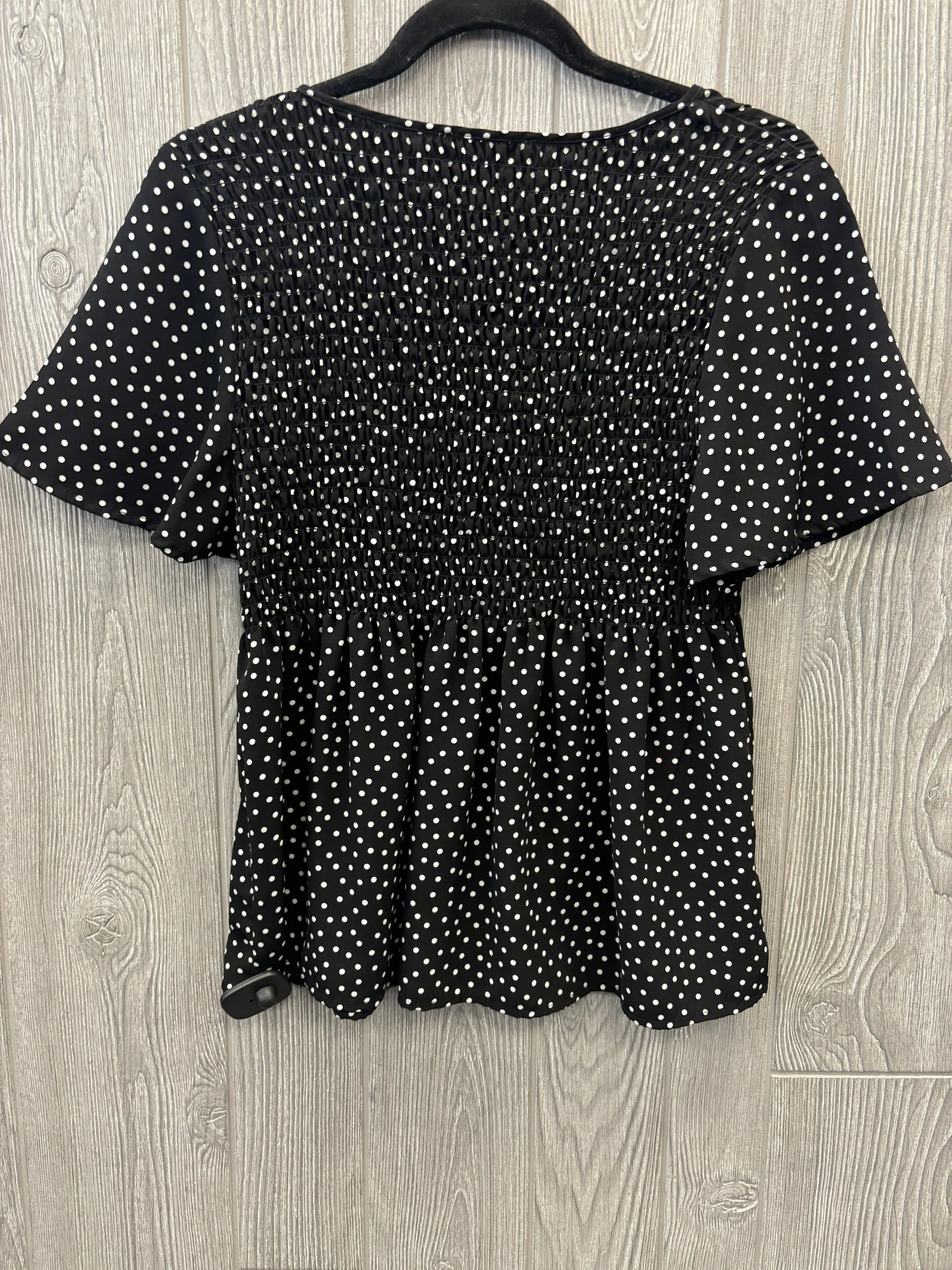 Black Top Short Sleeve Clothes Mentor, Size L