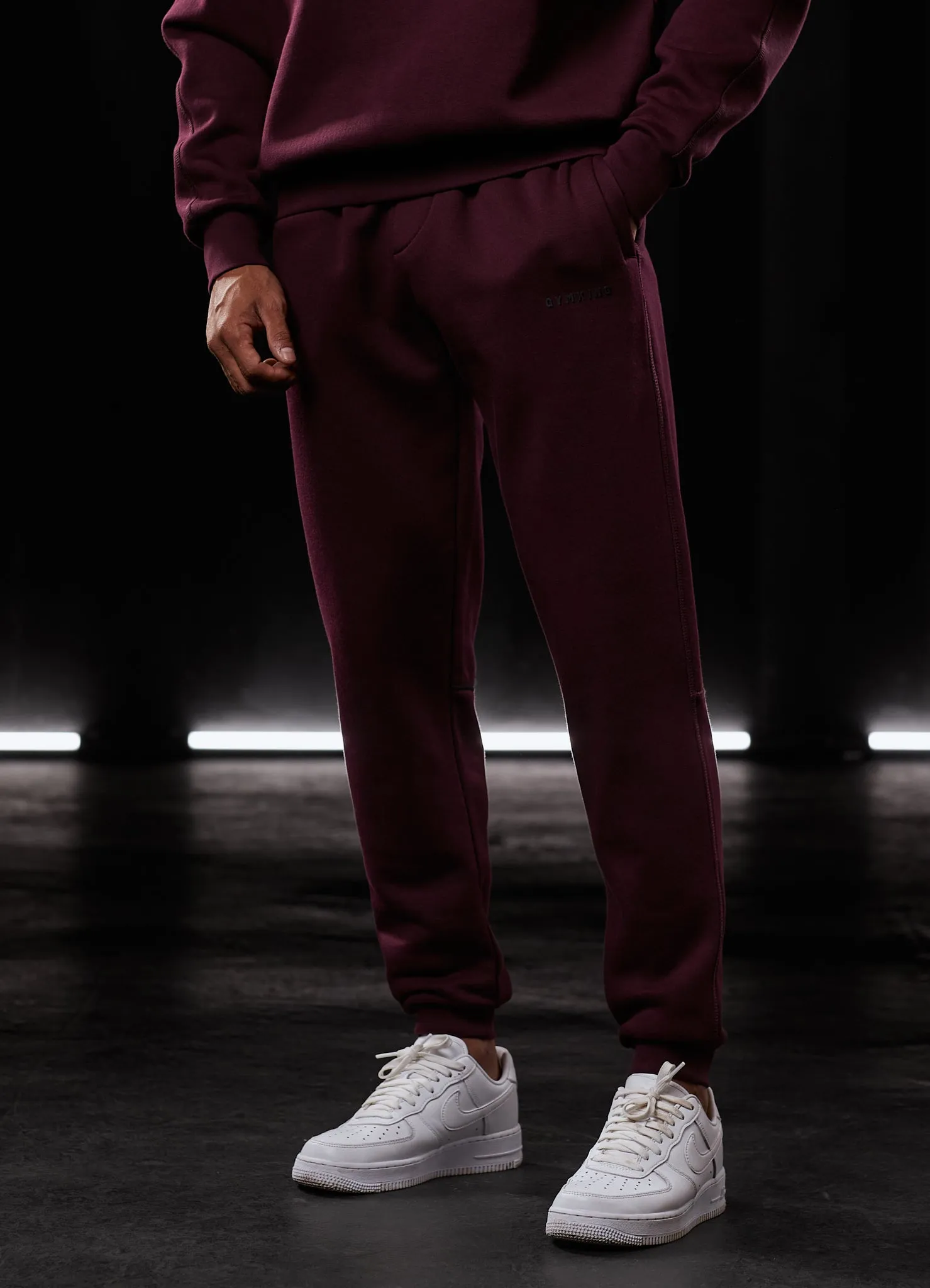 Gym King Outline Print Jogger - Burgundy