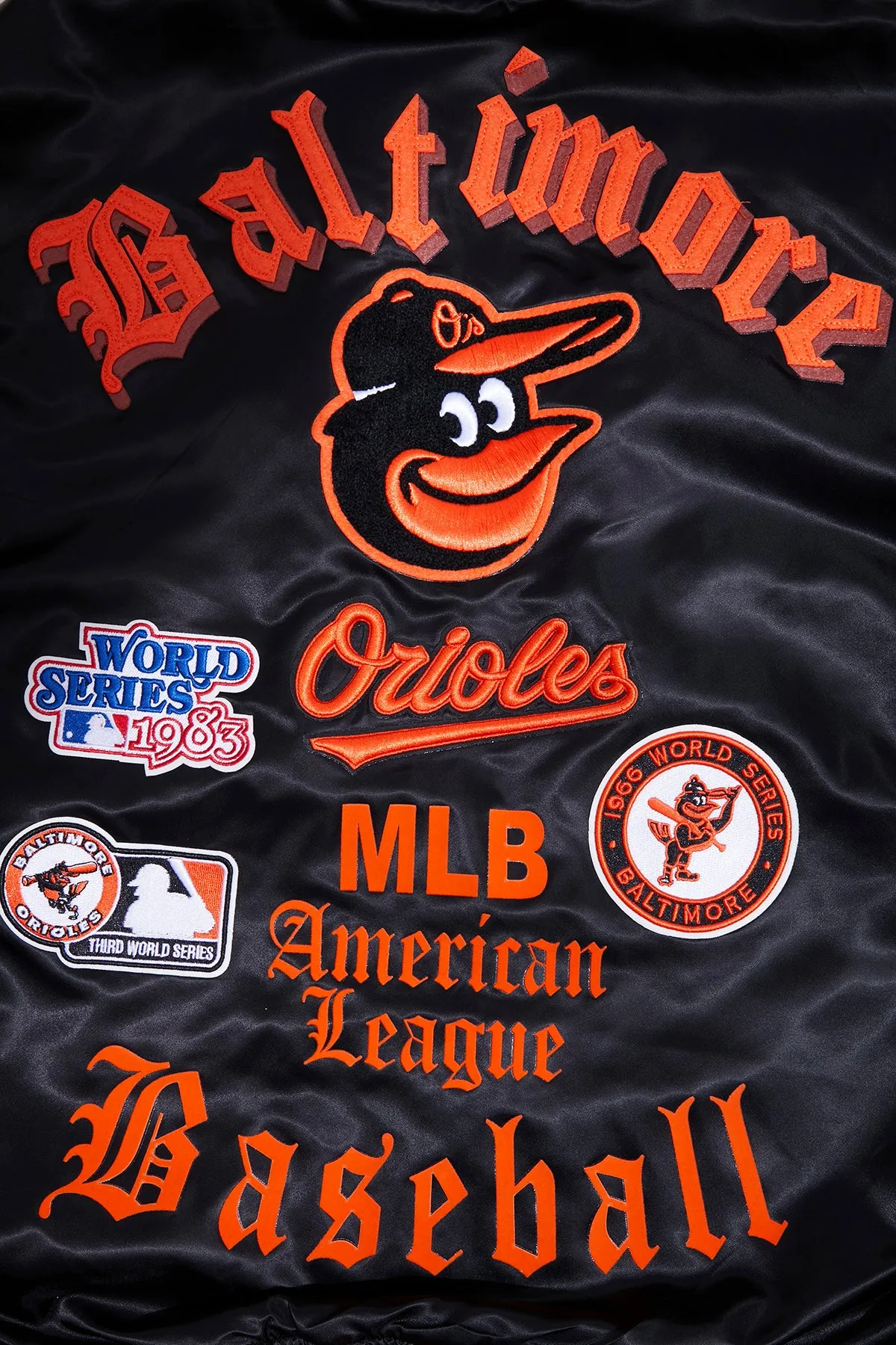 MLB BALTIMORE ORIOLES OLD ENGLISH MEN'S SATIN JACKET (BLACK/ORANGE)