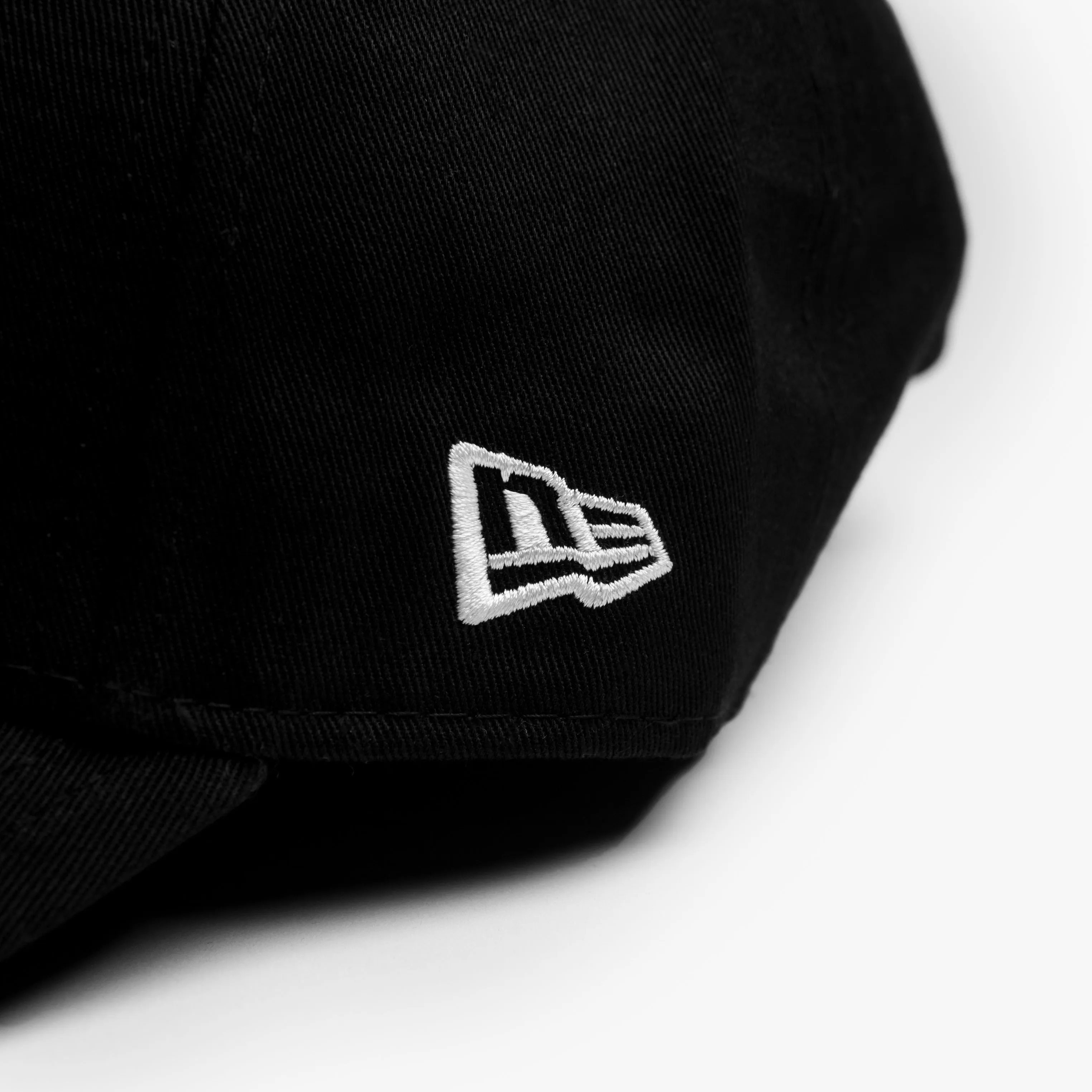 Vin Cap (Black/White)